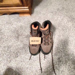 Insulated and waterproof footwear